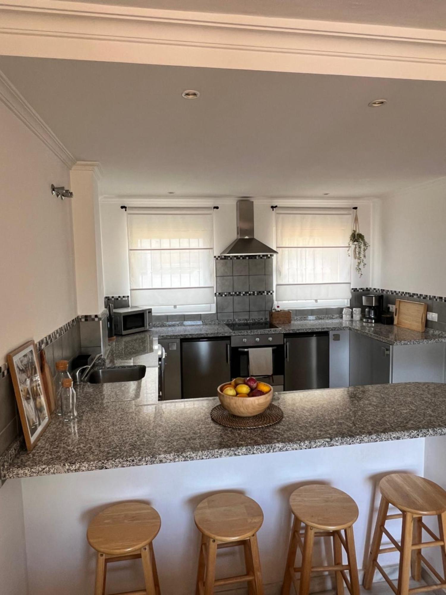 Appartement Two Bedroom, Two Bathroom, Balcony, Pool Area, View