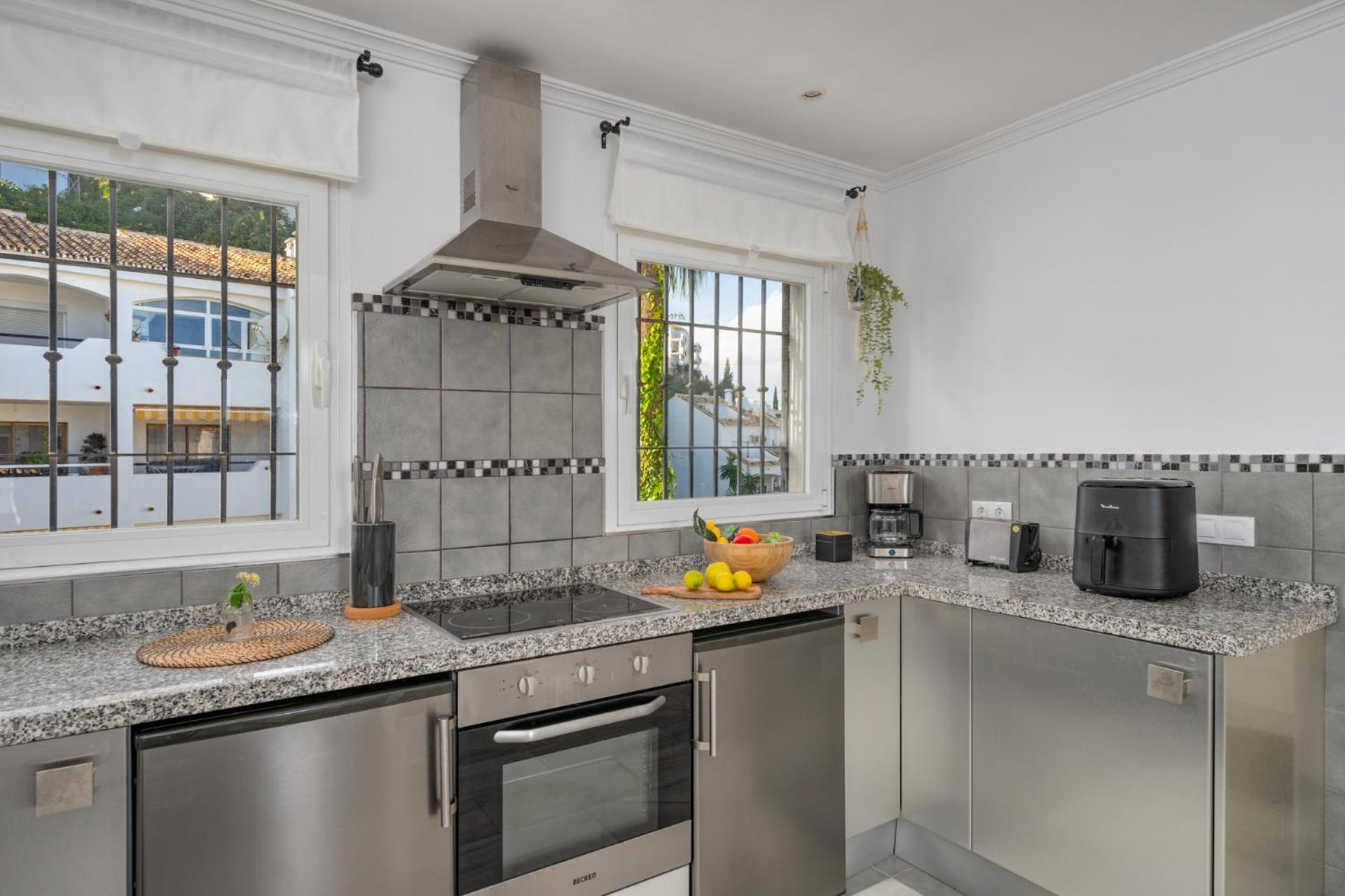 Two Bedroom, Two Bathroom, Balcony, Pool Area, View Appartement *