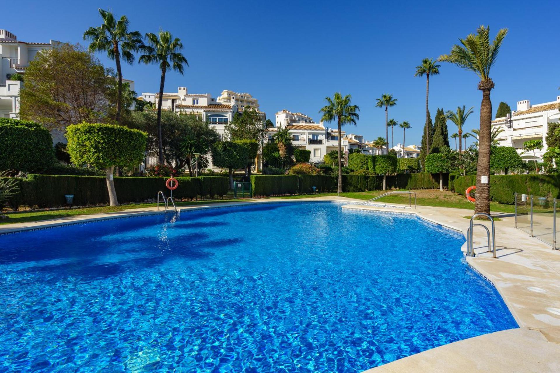Appartement Two Bedroom, Two Bathroom, Balcony, Pool Area, View *