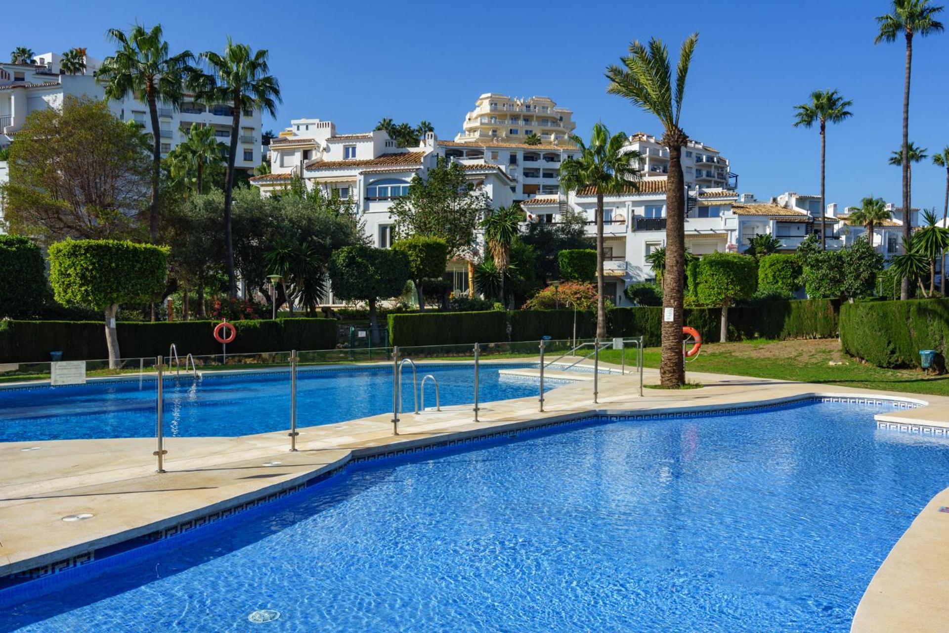 Appartement Two Bedroom, Two Bathroom, Balcony, Pool Area, View *