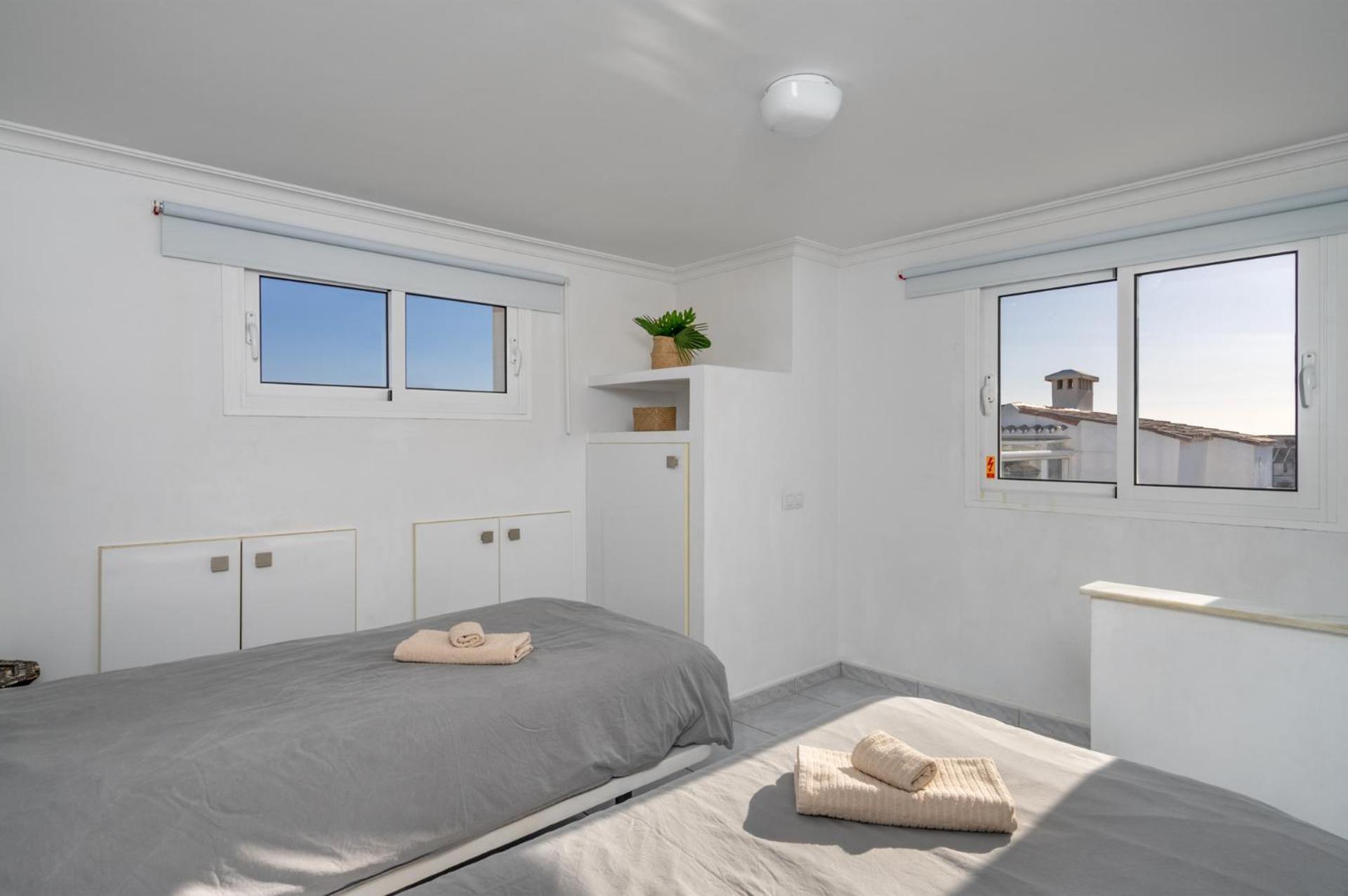 Appartement Two Bedroom, Two Bathroom, Balcony, Pool Area, View